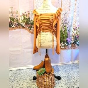𝅺lelis Crop Ruffled BOHO  NWT